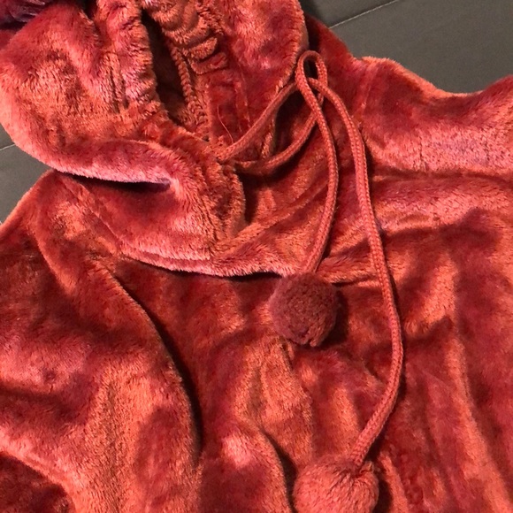 Softest sweater! - Picture 2 of 2